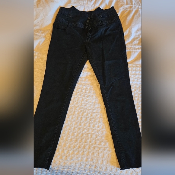 Stylish Black High Waited Skinny Jeans - Picture 1 of 4